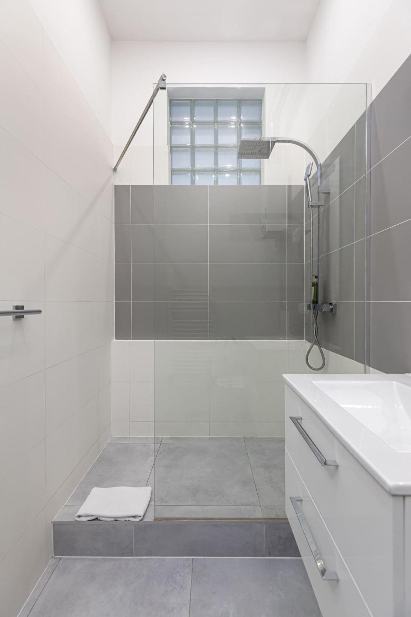 Stylish Apartment Swietojanska By Noclegi Renters Warsaw Luaran gambar